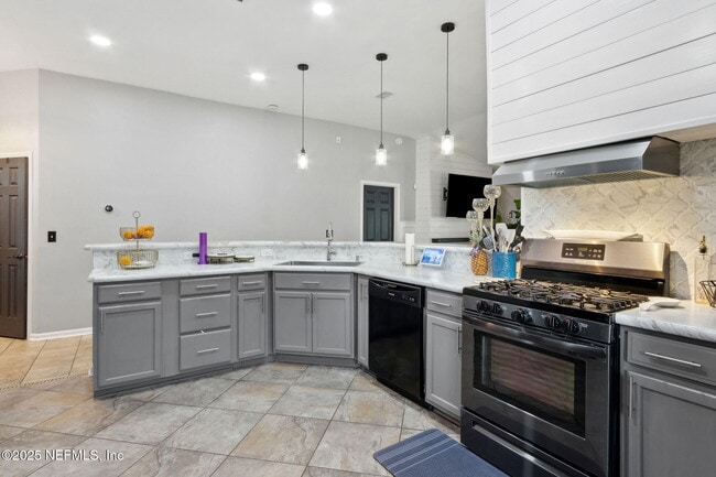 Building Photo - 1658 Hudderfield Cir W