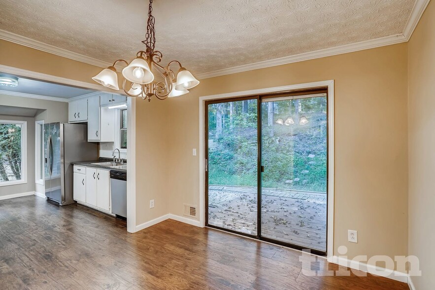 Building Photo - 136 Creekview Dr