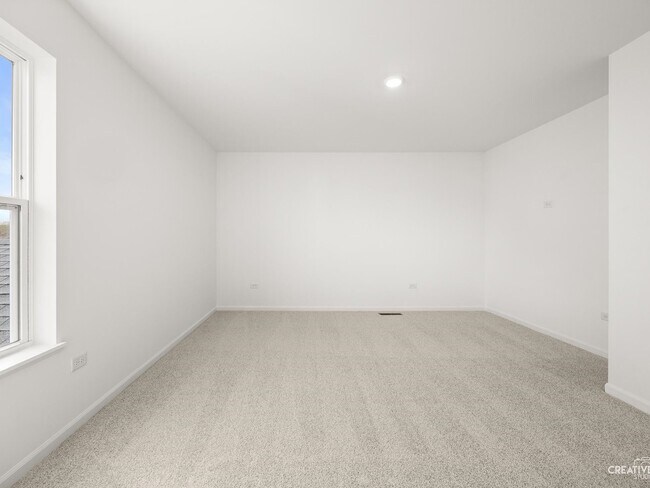 Building Photo - 385 Danforth Dr
