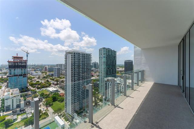 Building Photo - 17201 Collins Ave