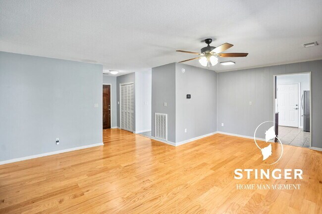 Building Photo - 3005 Dogwood St