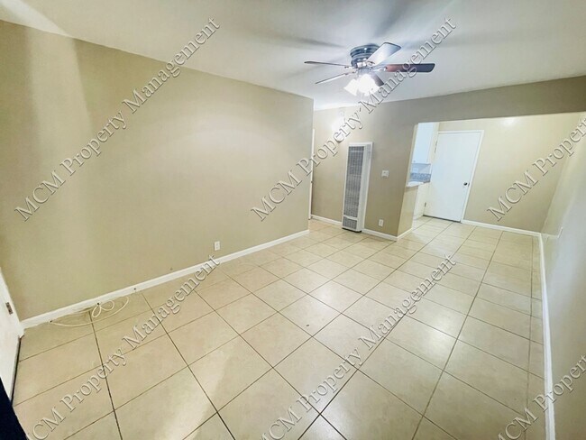 Primary Photo - 489-6621 Whitsett Ave