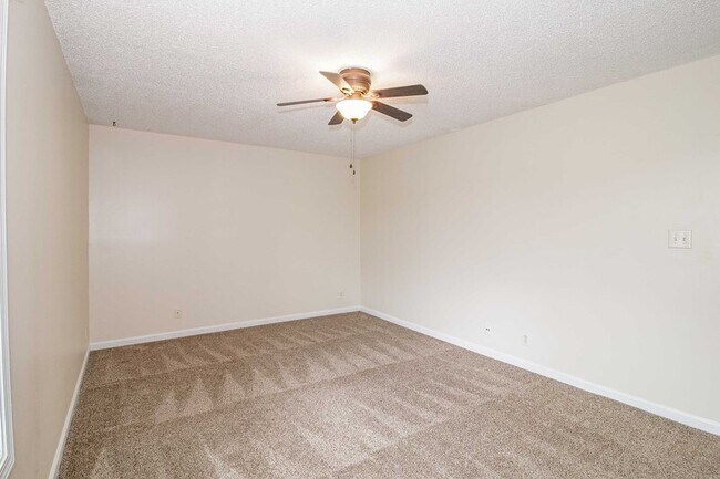 Building Photo - 402 E St