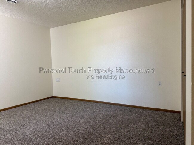 Building Photo - 415 22nd St E