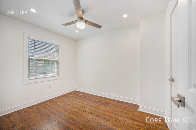 Building Photo - Renovated 2 Bed + Den Townhome in South Plaza