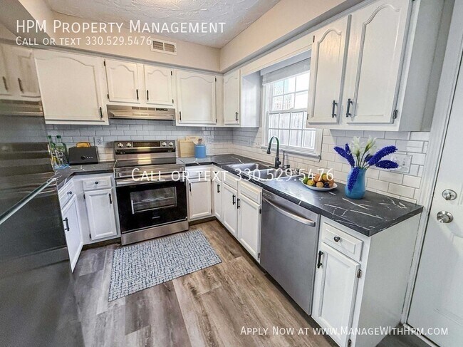 Building Photo - 9996 Delores Dr