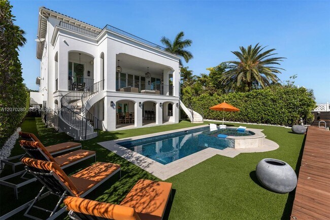 Building Photo - 1460 S Treasure Dr