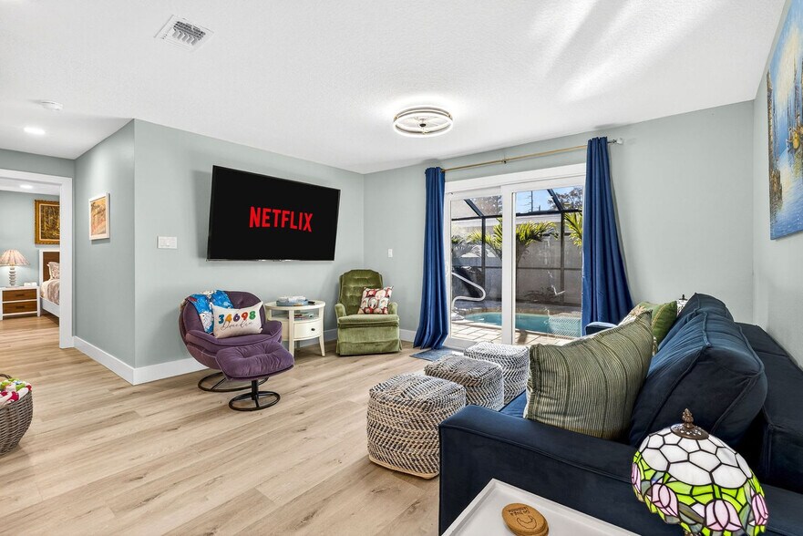 Building Photo - 1412 Gladys Cir