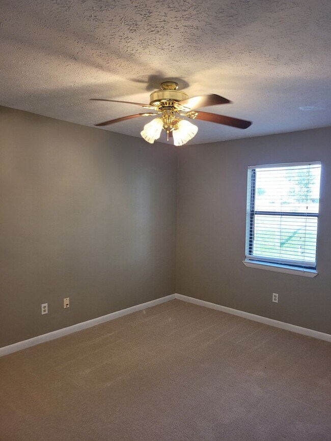 Building Photo - Callaway 3 bedroom 2 bath home with 2 car ...