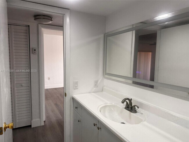 Building Photo - 7231 Miami Lakes Dr