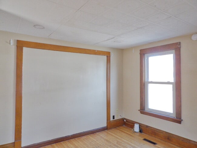 Building Photo - 3 Bedrooms | 2 Bathrooms Near UofM