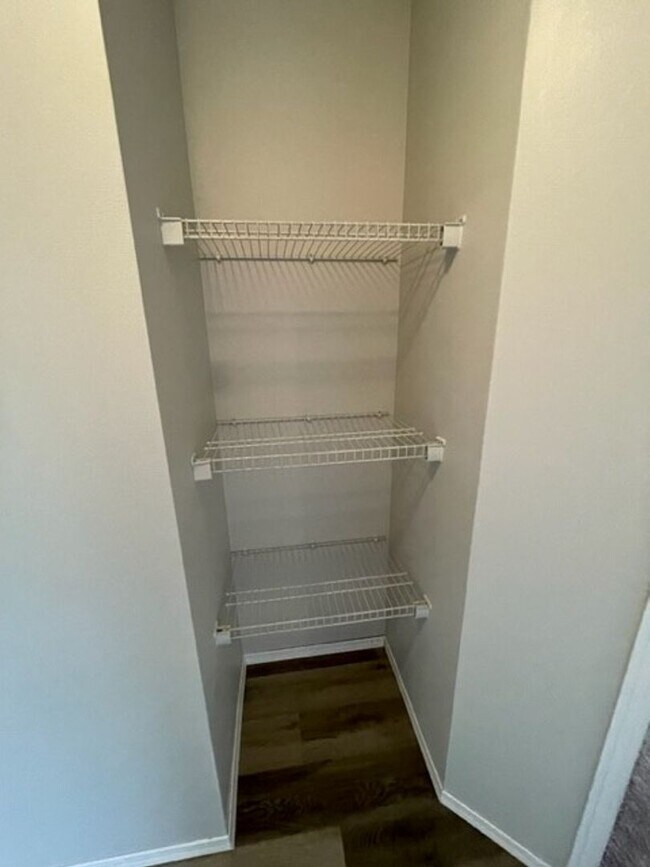 Building Photo - 4 Bedroom Walk out Basement Duplex in Ozark!