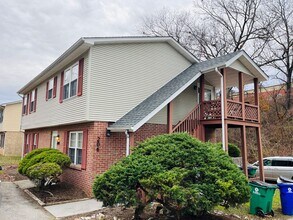 Building Photo - 206 Ellett Rd
