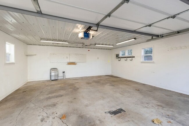 Building Photo - HOLIDAY LEASING SPECIAL!! 2 Bed, 1.5 Bath Home in Ankeny