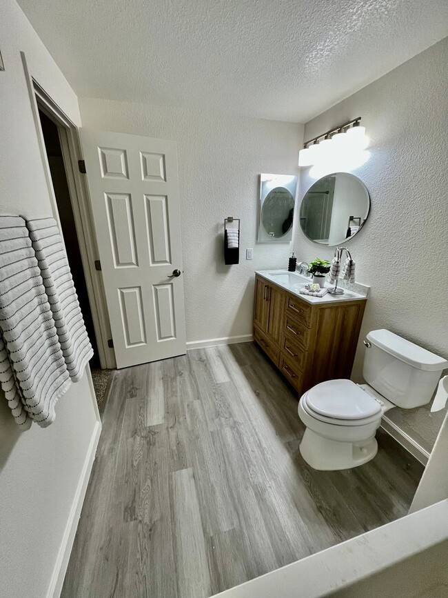 Building Photo - Completely Remodeled Two Bedroom Condo in ...