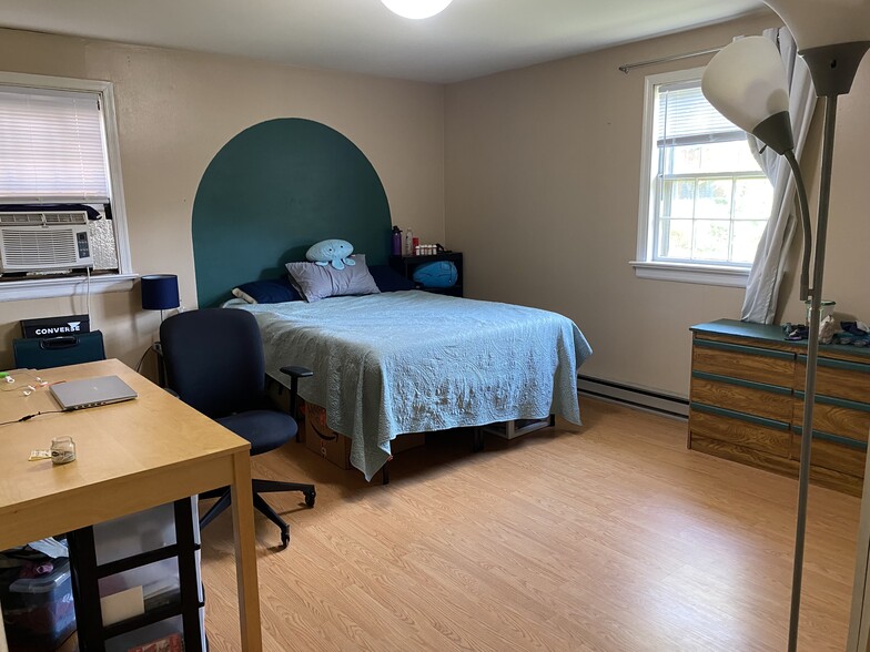 Bedroom 2 - 3004 Douglasdale Rd