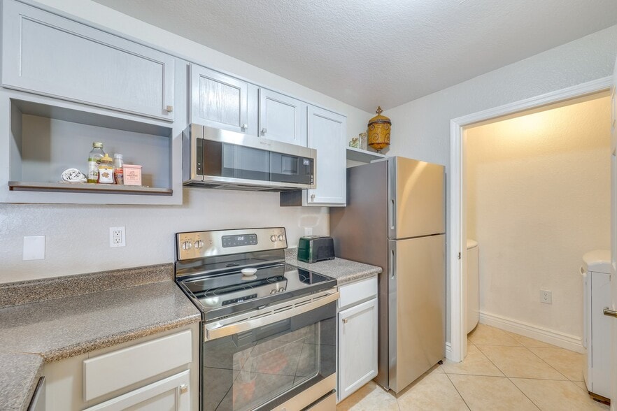 Building Photo - 3725 Castle Pines Ln