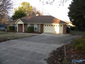 Building Photo - 104 Prairie Ct