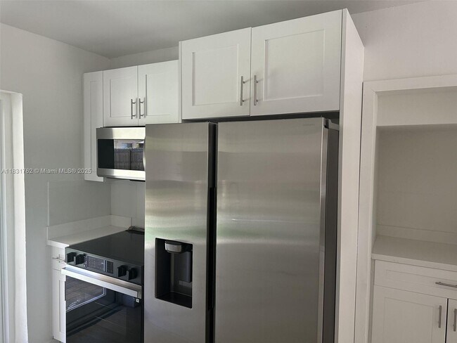 Building Photo - 1754 NE 48th Ct