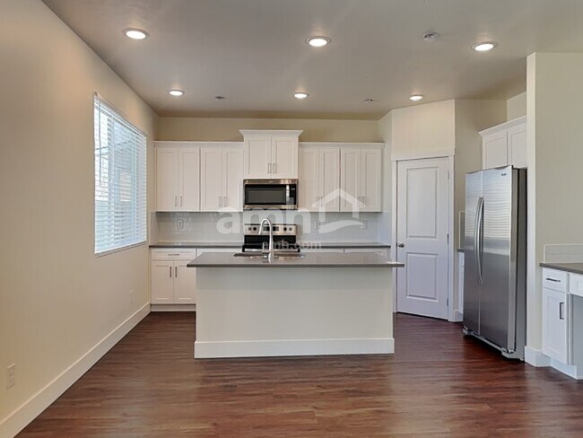 Building Photo - 11482 W Mesquite St