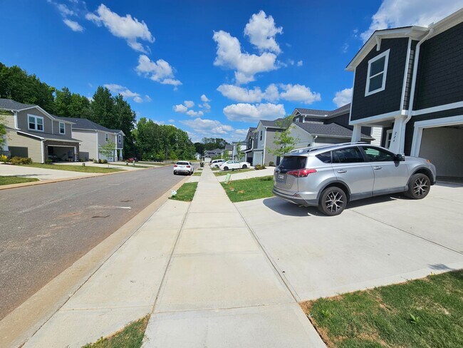 Building Photo - 224 Lanyard Ln