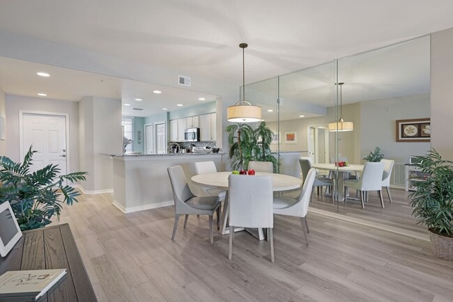 Building Photo - Beautiful Condo with Lake View