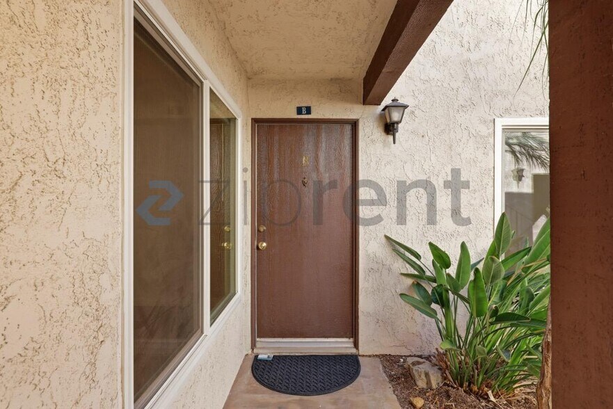 Building Photo - Unit B