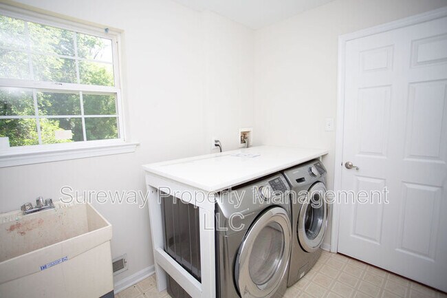 Building Photo - 24 Kathryn Ct