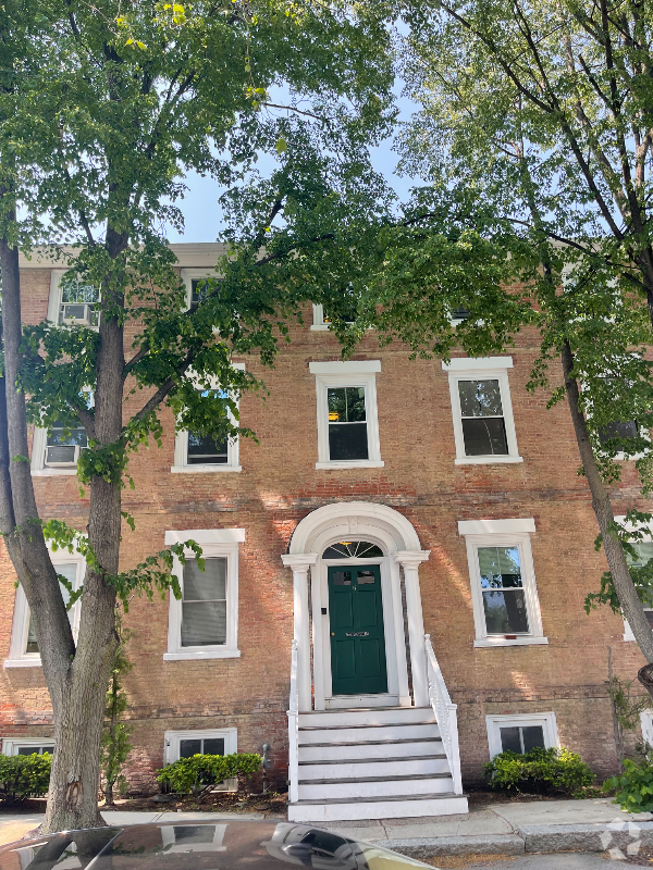Building Photo - 17 Pickman St