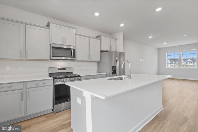 Building Photo - 16628 Green Glade Dr
