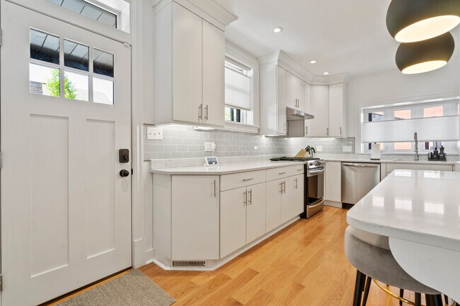 Building Photo - 243 45th St