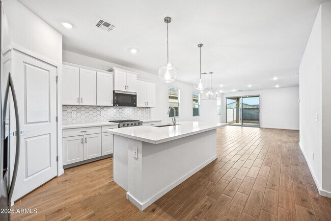 Building Photo - 15825 W Gray Fox Trl