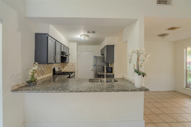 Building Photo - 1423 Valley Landing Dr