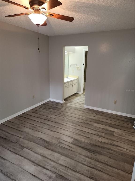 Building Photo - 906 Robinhood Ct