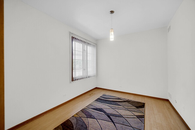 Building Photo - 1214 S Parkside Dr