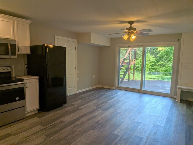 Building Photo - 7802 Rollingwood W Dr