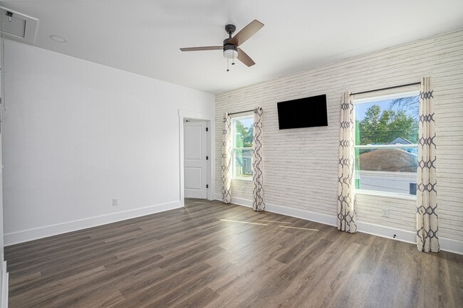 Building Photo - 637 E Anderson St