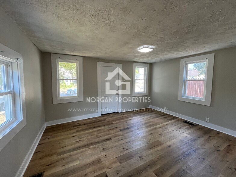 Building Photo - 537 W Jackson St