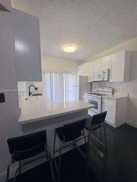 Building Photo - 8019 Lake Dr