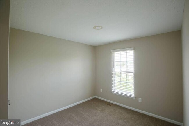 Building Photo - 344 Honey Locust Ct