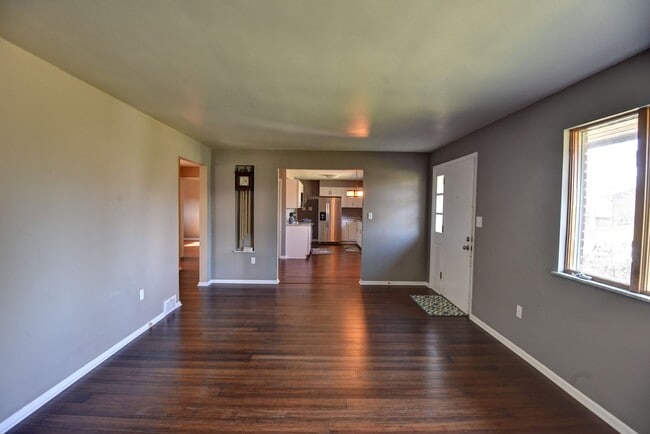Building Photo - 2 Bed 3 Bath Single Family Home For Rent i...