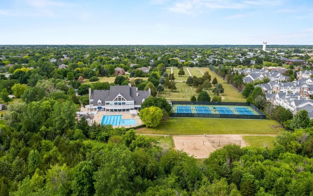 Building Photo - 4311 Camelot Cir