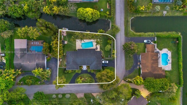 Building Photo - 12600 SW 70th Ave