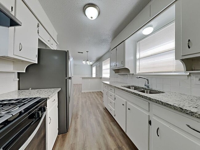 Building Photo - 3500 Brambleton Pl