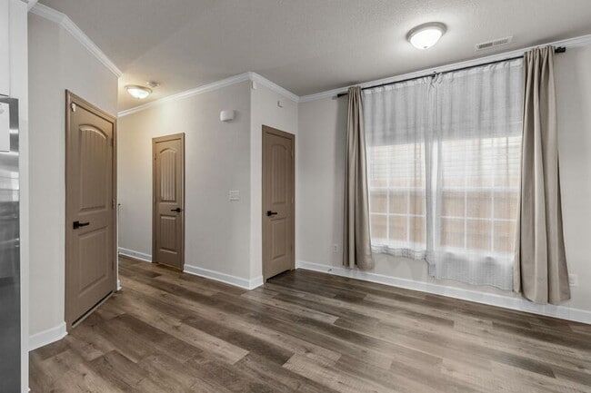 Building Photo - 812 Somb Moore Ways