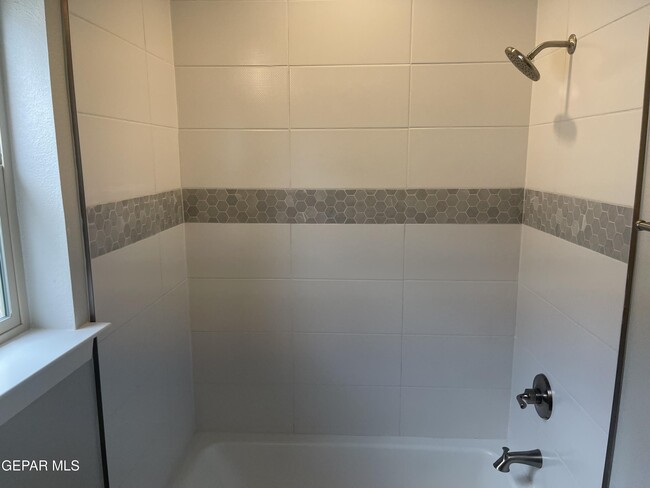 Building Photo - 553 Osier Dr
