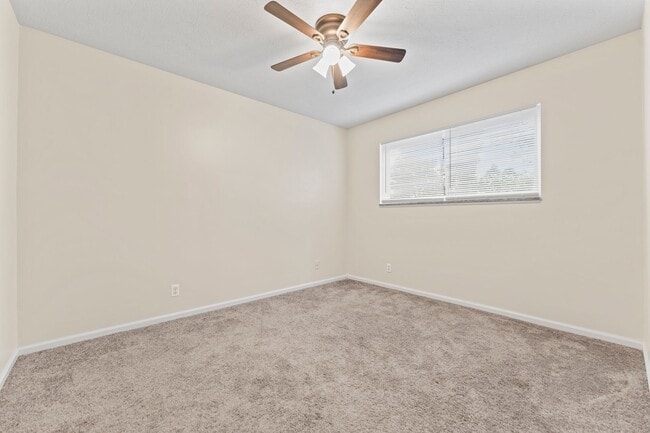 Building Photo - 2 bedroom 1 bath unit for rent in the High...