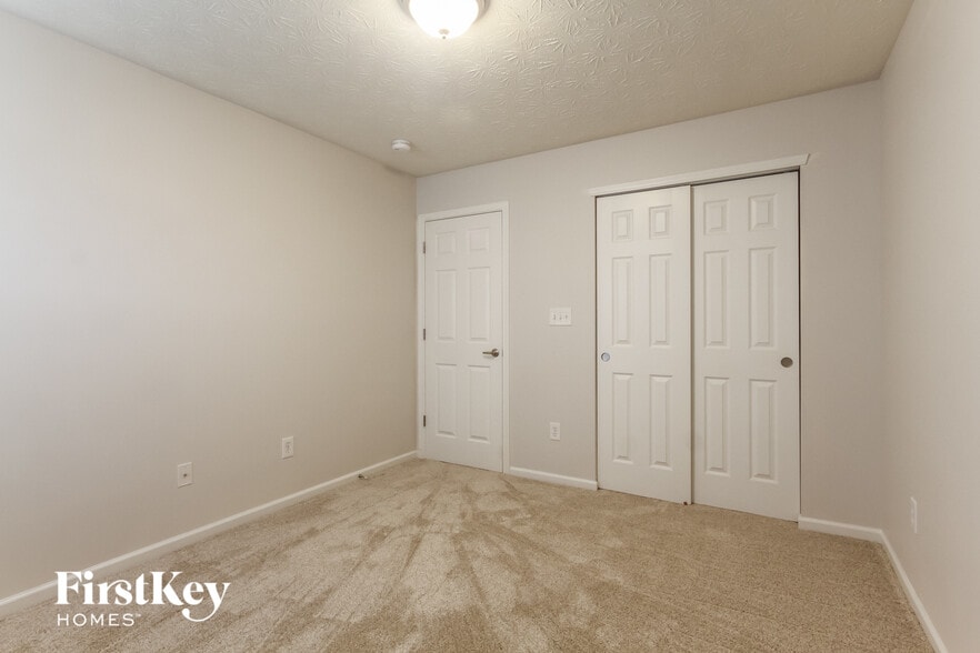 Building Photo - 6575 Enclave Blvd