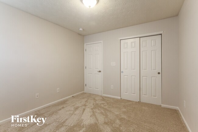 Building Photo - 6575 Enclave Blvd