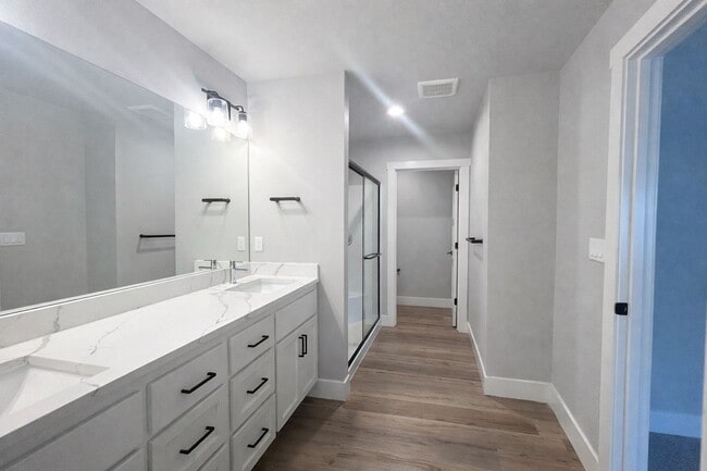 Building Photo - 11918 NE 108th St